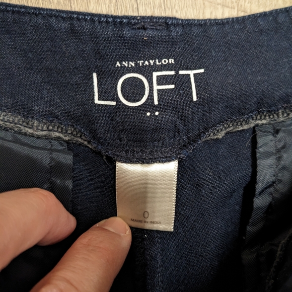 Ann Taylor Loft Navy Blue Linen Blend shorts - Picture 3 of 9